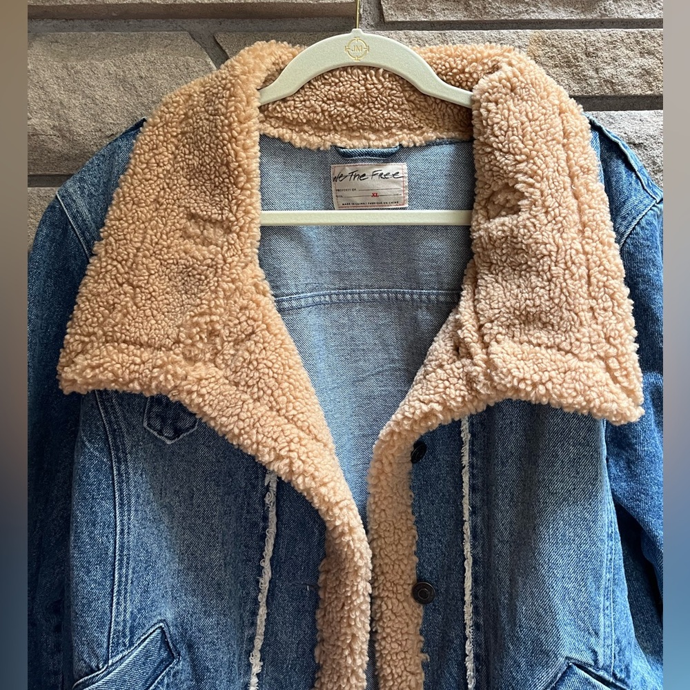 Free People We The Free Rylee Cozy Moto Jacket Denim Shearling Blue Tan XL - Picture 8 of 15